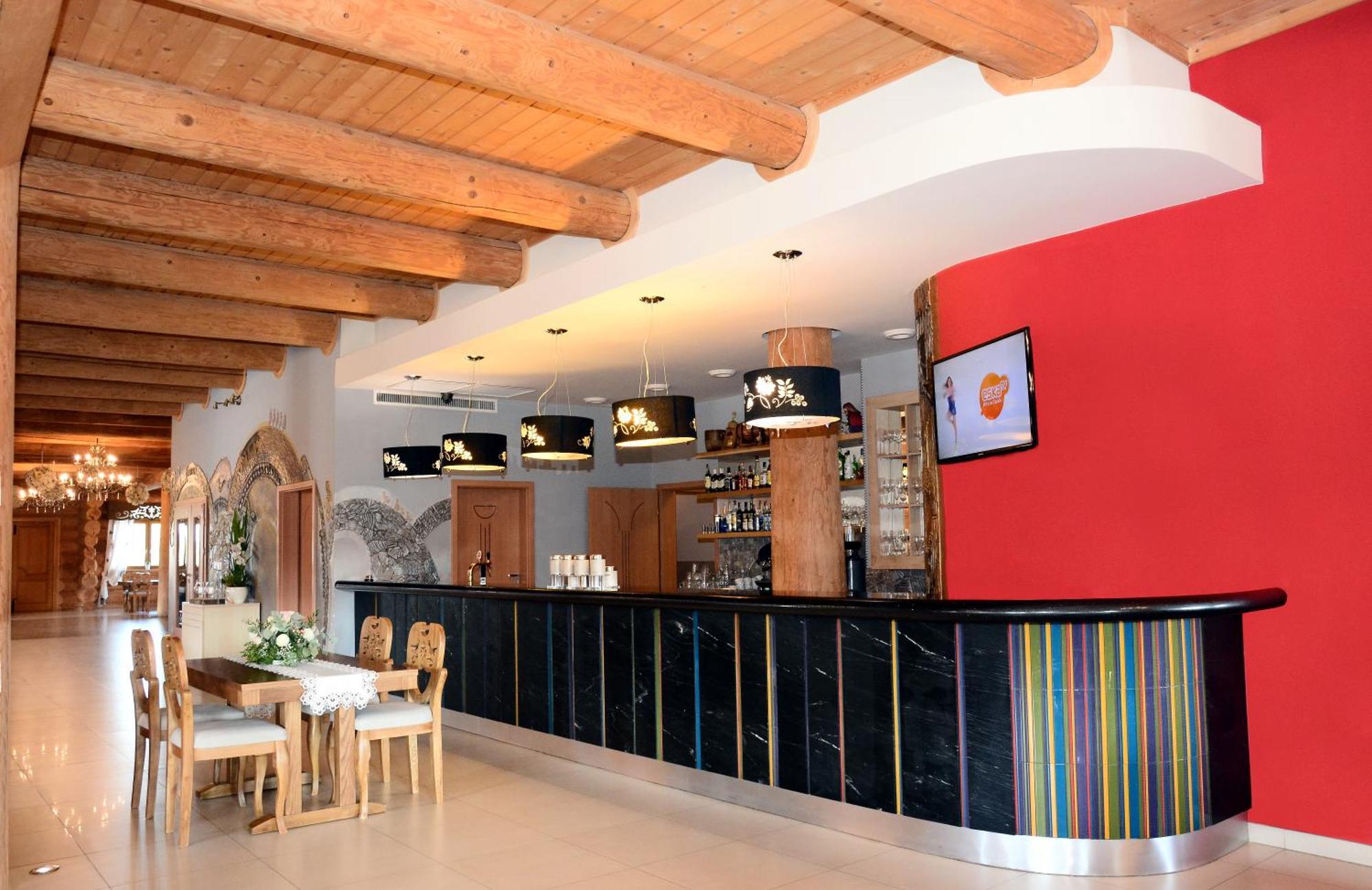 Hotel Swietokrzyski Dwor Nowa Slupia Buitenkant foto