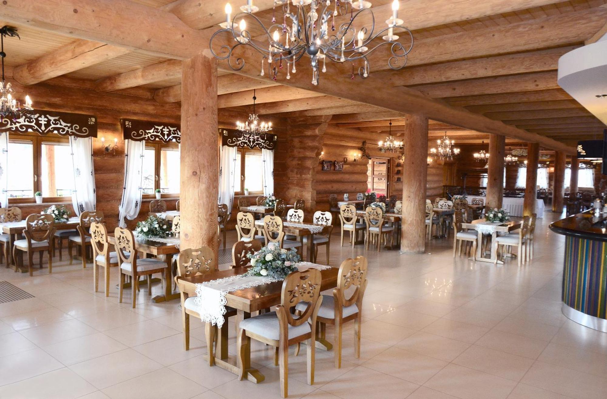 Hotel Swietokrzyski Dwor Nowa Slupia Buitenkant foto