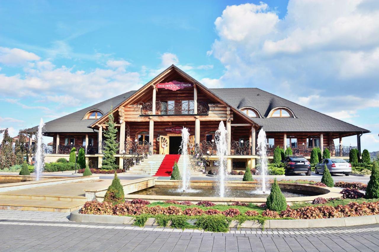 Hotel Swietokrzyski Dwor Nowa Slupia Buitenkant foto