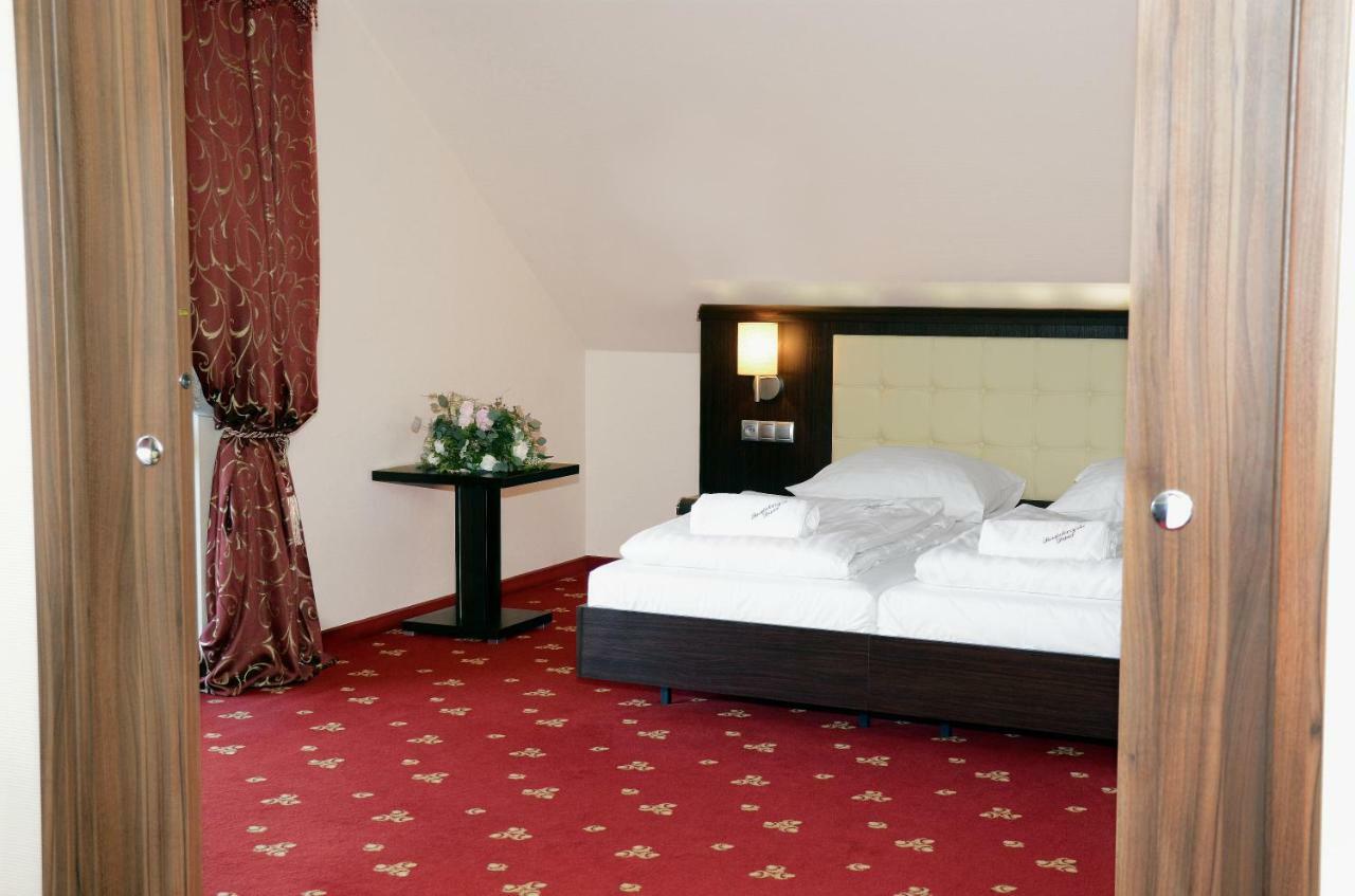 Hotel Swietokrzyski Dwor Nowa Slupia Buitenkant foto